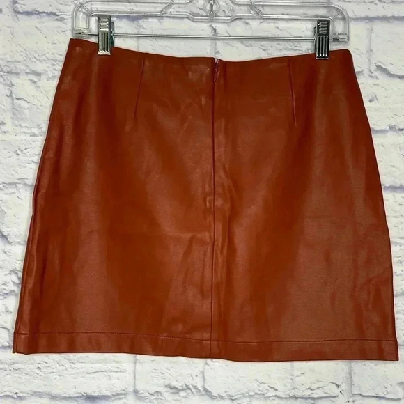 Forever 21 Faux Leather Mini Skirt Large - Picture 3 of 5